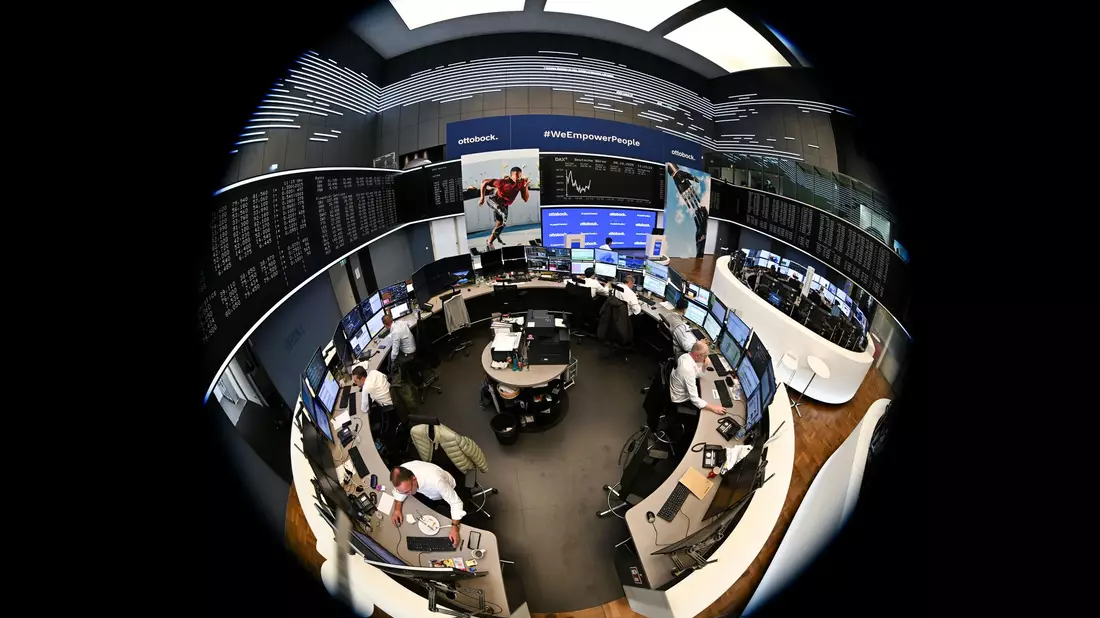Trotz Wirtschaftsflaute erreicht der Dax einen Höchststand. - Bild: Arne Dedert/dpa