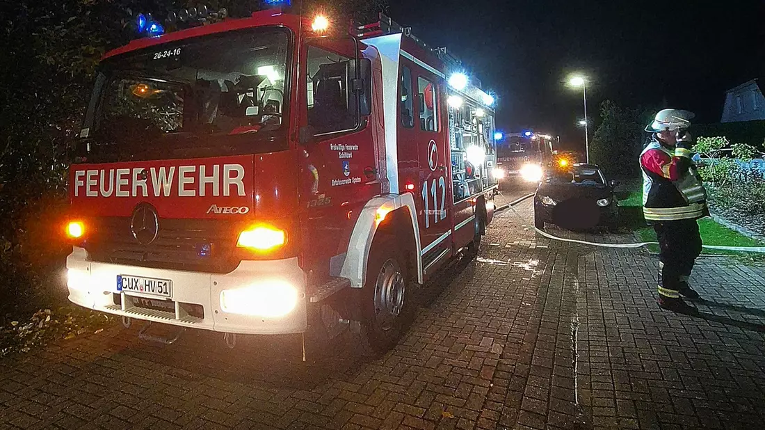 FFW Schiffdorf: Starke Verrauchung im Wohnzimmer: Angenommener Schornsteinbrand endet glimpflich - Bild: presseportal.de