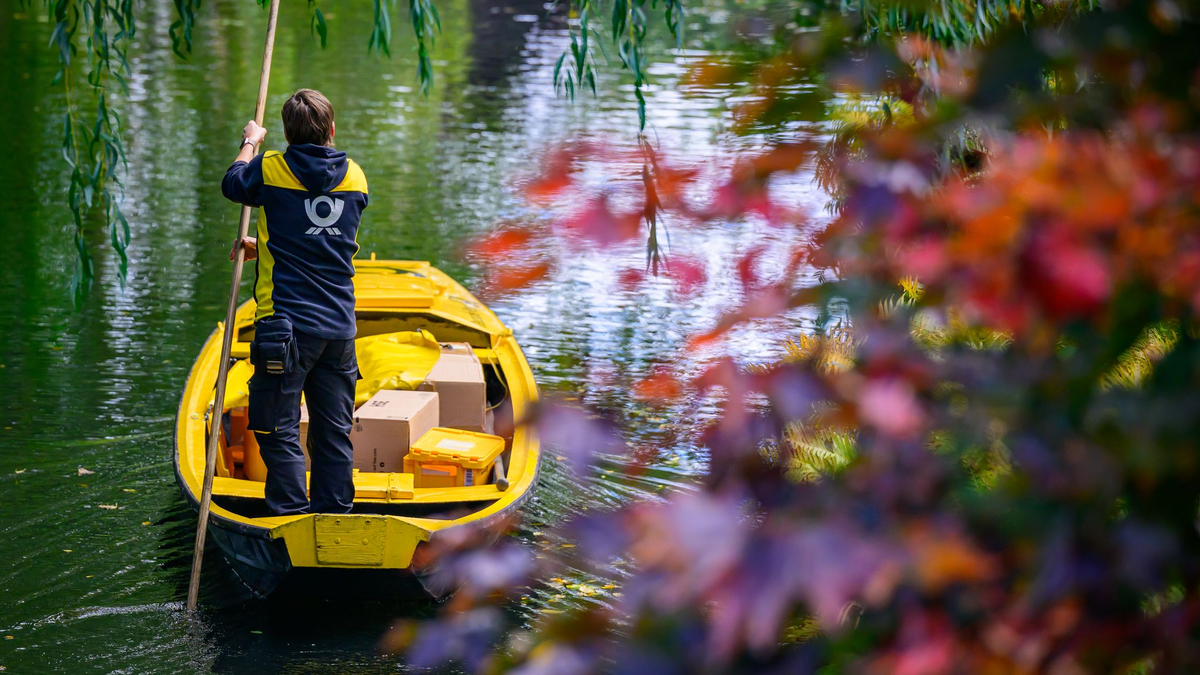Der Postkahn im Spreewald geht in die Winterpause. - Foto: Patrick Pleul/dpa