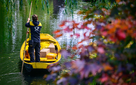 Der Postkahn im Spreewald geht in die Winterpause. - Foto: Patrick Pleul/dpa