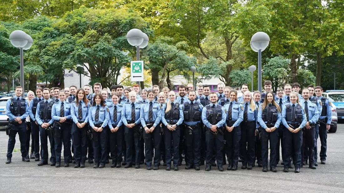 POL-PPMZ: 57 neue Polizistinnen und Polizisten starten ihren Dienst im Polizeipräsidium Mainz - Bild: presseportal.de