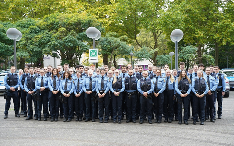 POL-PPMZ: 57 neue Polizistinnen und Polizisten starten ihren Dienst im Polizeipräsidium Mainz - Foto: presseportal.de