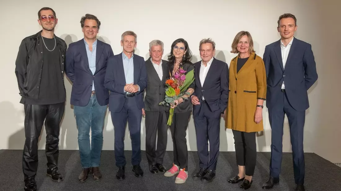 DIE MQ LIBELLE SCHLÄGT WELLEN: VOM DACH BIS INS ZWEITE UNTERGESCHOSS DES LEOPOLD MUSEUM - Bild: presseportal.de