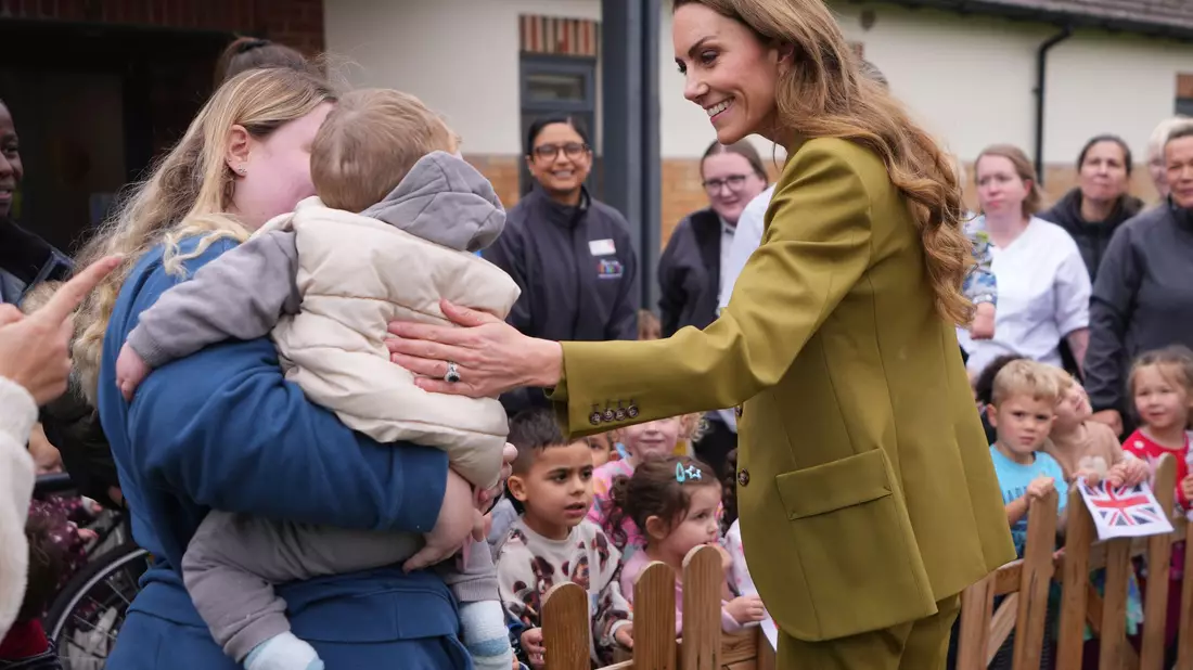 Kate beim Besuch einer Wohltätigkeitsorganisation in Oxford. - Bild: Kirsty Wigglesworth/POOL AP/AP/dpa