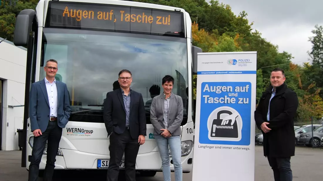 POL-SI: Augen auf - Tasche zu; das steht ab heute mehrere Tage lang in der Fahrtzielanzeige der VWS-Busse -#polsiwi - Bild: presseportal.de