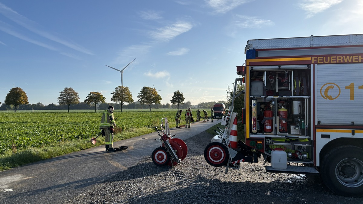 FW Alpen: Ölspur - Foto: presseportal.de