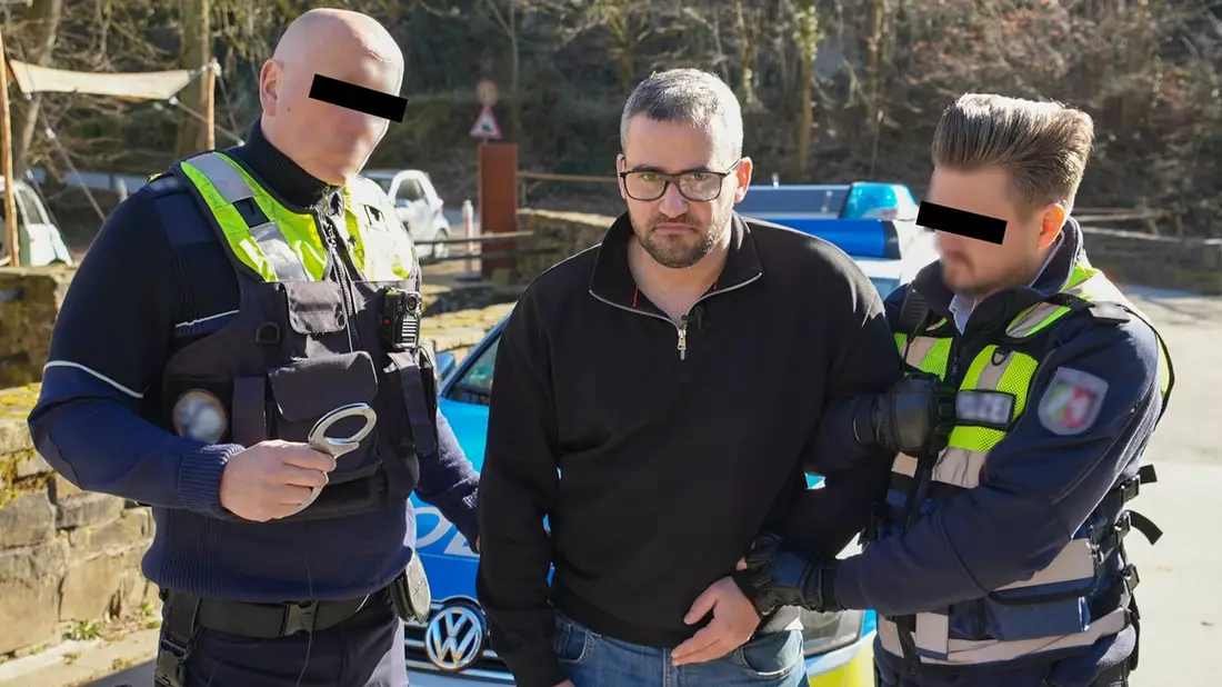 Schockierend: Dustin Senebald über die 7 krassesten Lügen, die dir in einer Polizeikontrolle erzählt werden – und wie du dich schützt - Bild: presseportal.de