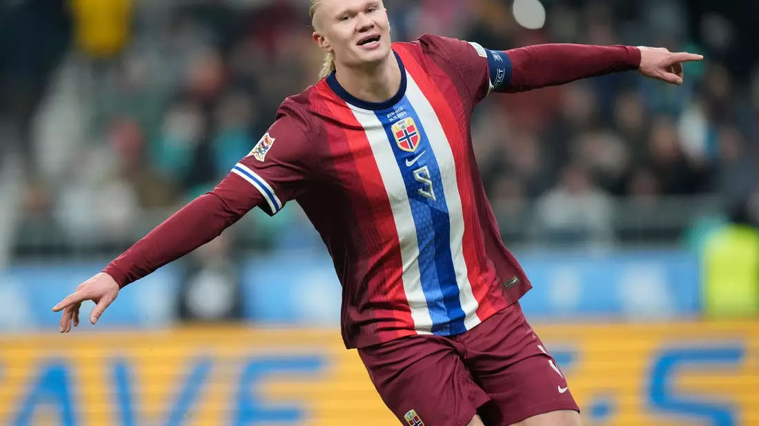 Norwegen mit Superstar Erling Haaland hat beste WM-Chancen. - Bild: Darko Bandic/AP/dpa