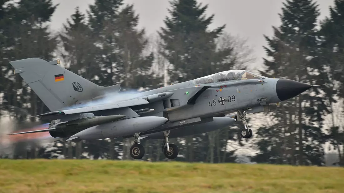 Deutschland hat für die Übung unter anderem drei Tornados angemeldet. (Archivbild) - Bild: picture alliance / Harald Tittel/dpa