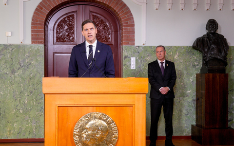 Der Nobelkomiteesvorsitzende Jørgen Watne Frydnes - hier bei der Bekanntgabe im Vorjahr - hat den diesjährigen Friedensnobelpreisträger verkündet. (Archivbild) - Foto: Javad Parsa/NTB/dpa