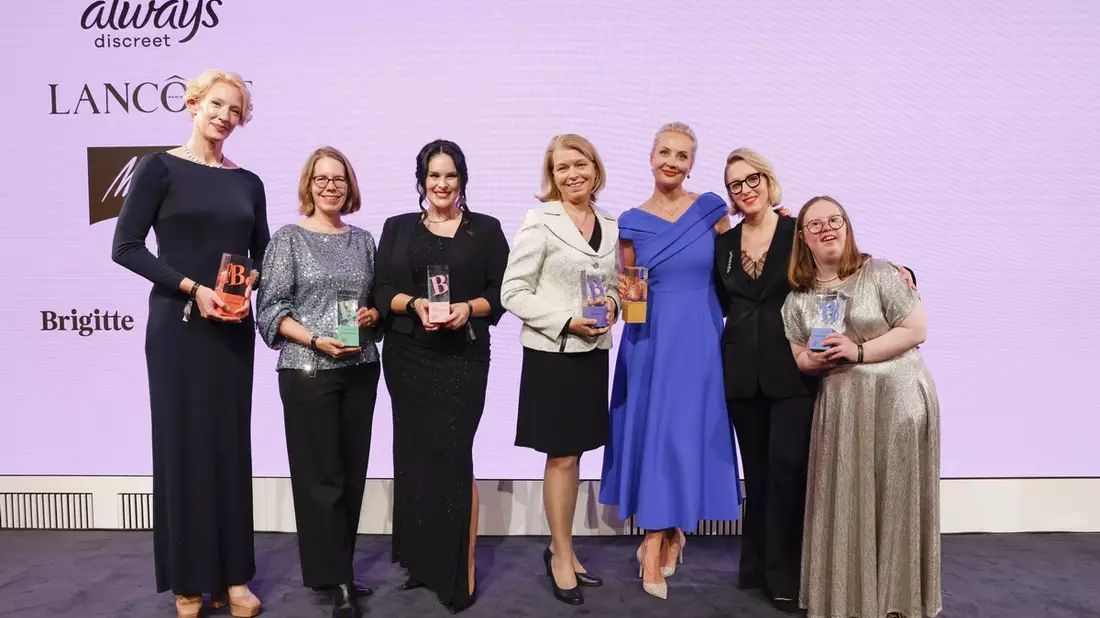 Starke Frauen, viel Prominenz und ein Ehrenpreis, der alle Herzen bewegt: Das war der BRIGITTE Award 2025 - Bild: presseportal.de
