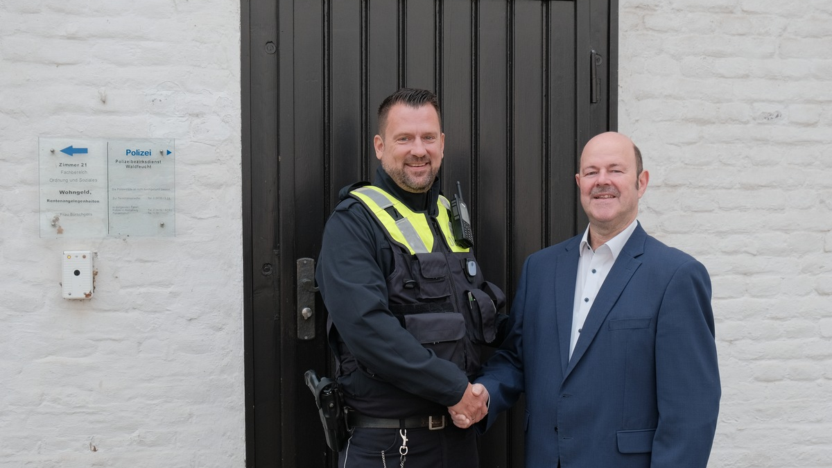 POL-HS: Offizielle Begrüßung des neuen Bezirksdienstbeamten - Foto: presseportal.de