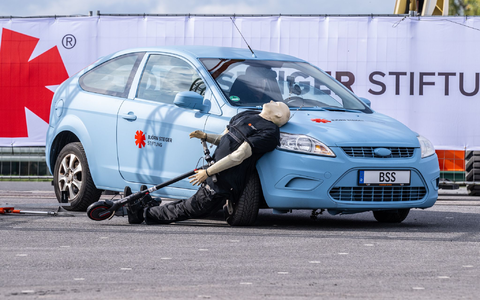 Dieser Unfall wäre wohl lebensgefährlich gewesen. - Foto: Guido Kirchner/dpa