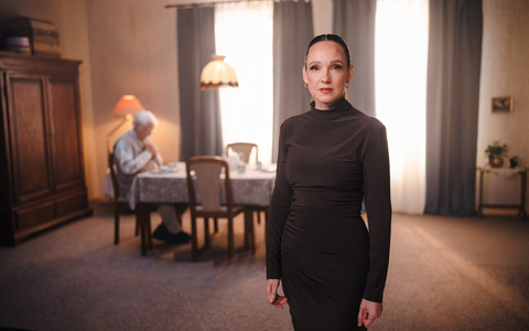 #melddichmalwieder - Programmstörung zur Halbzeit: Carolin Kebekus, Jasmin Wagner, Peter Maffay, Mark Forster und Lukas Podolski machen auf Einsamkeit aufmerksam - Foto: presseportal.de