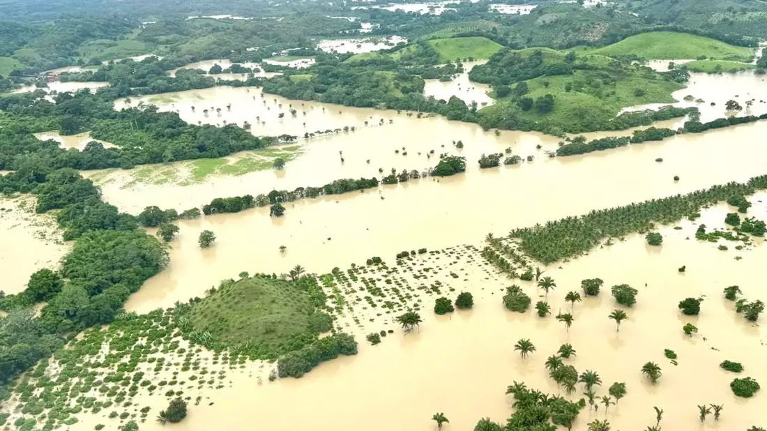 Ganze Landstriche in mehreren mexikanischen Bundesstaaten stehen unter Wasser. - Bild: ---/Proteccion Civil Veracruz/dpa