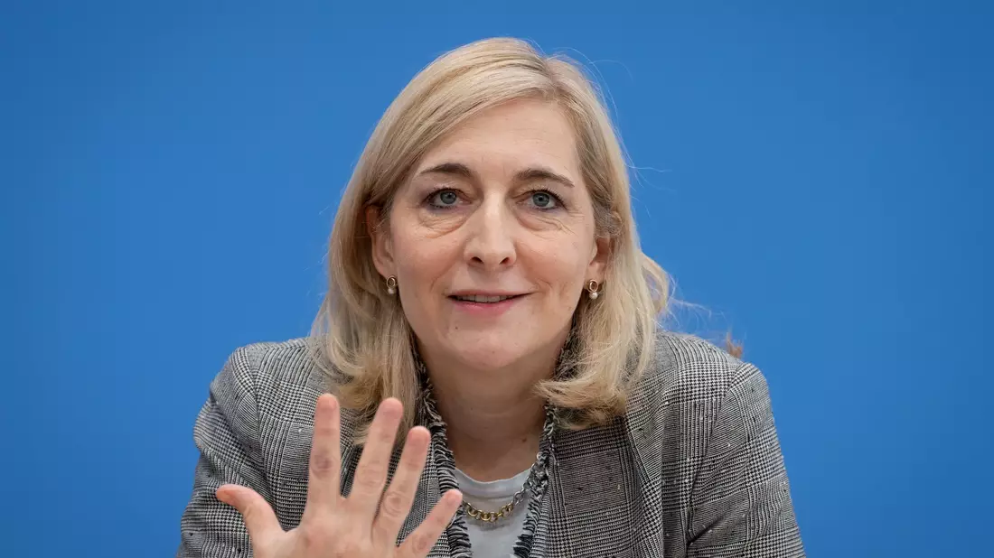 Ministerin Warken will Beitragserhöhungen abwenden. (Archivbild) - Bild: Soeren Stache/dpa