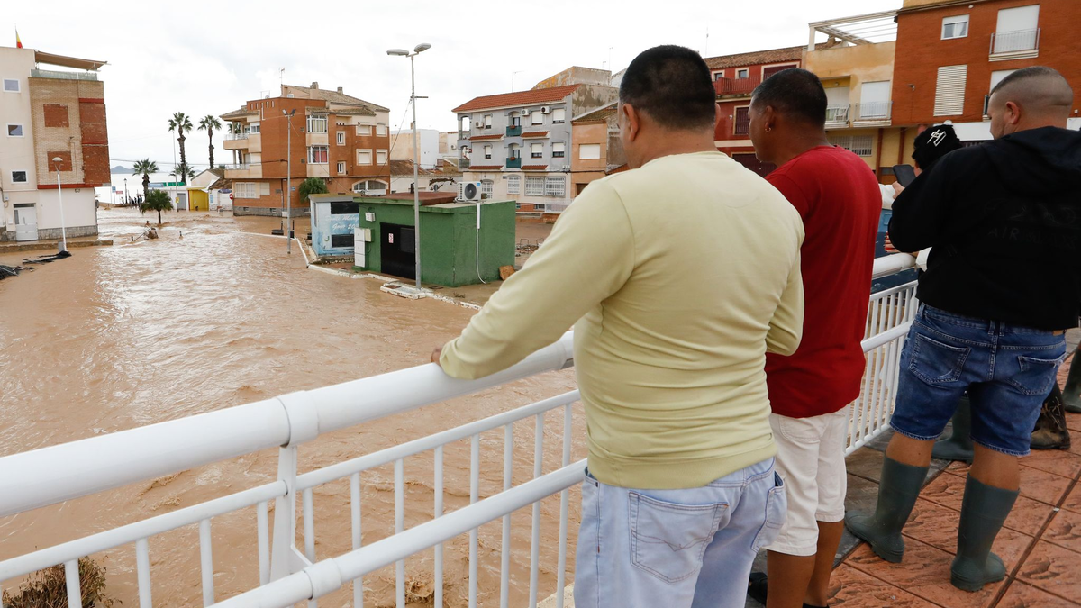 Zahlreiche Straßen sind in Südostspanien bei schweren Regenfällen überschwemmt worden. - Foto: Edu Botella/EUROPA PRESS/dpa