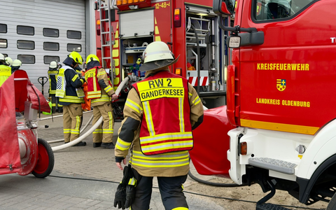 FW-OLL: Austritt von Salzsäure in Industriebetrieb - Feuerwehr unterbindet Gefahrensituation in - Foto: presseportal.de