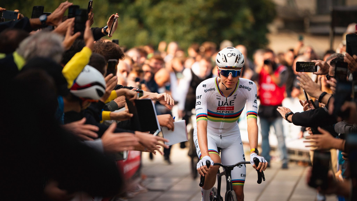 Alle Augen waren auf Weltmeister Tadej Pogacar gerichtet. - Foto: Matteo Secci/ZUMA Press Wire/dpa