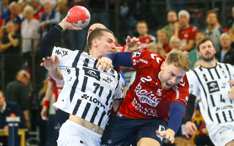 Die Kieler Ersatzbank feiert einen THW-Treffer. - Foto: Michael Hundt/dpa