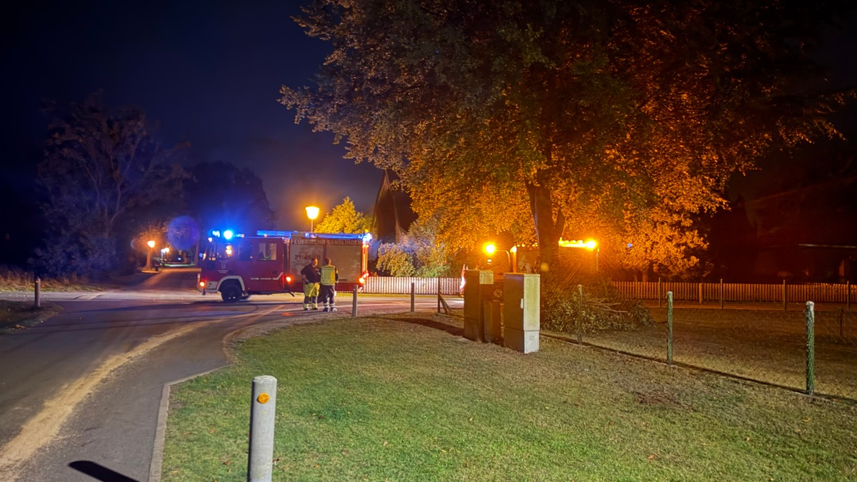FW Flotwedel: 800 Meter lange Ölspur beschäftigt Feuerwehr in Neu-Schepelse - Foto: presseportal.de