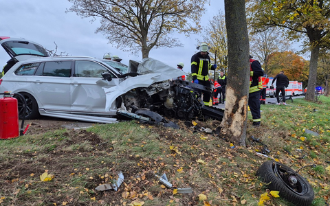 FW Südheide: Missglücktes Überholmanöver auf der L240 zwischen Beckedorf und Huxahl führt erneut zu schwerem Unfall - Foto: presseportal.de