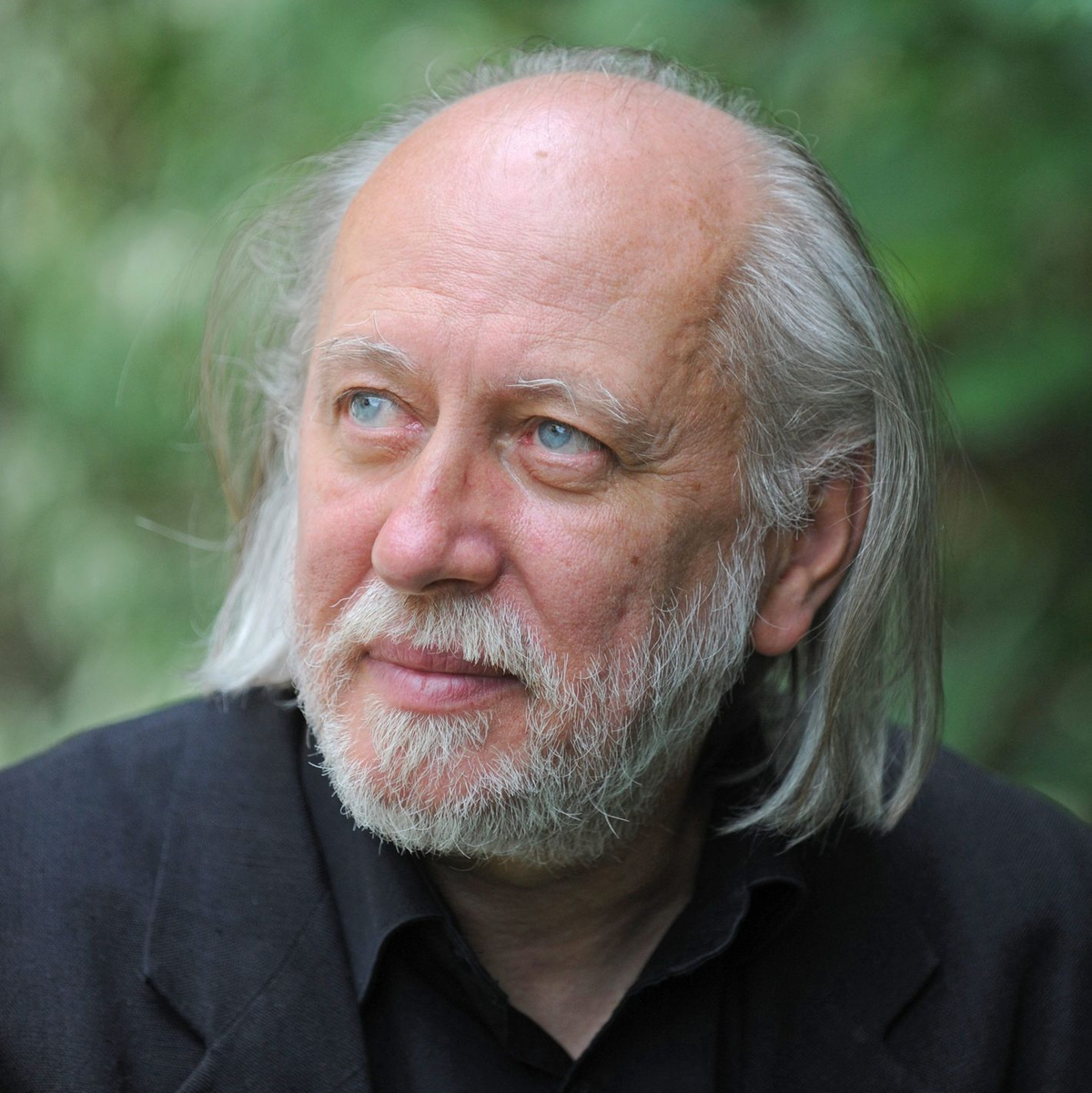 Der ungarische Literaturnobelpreisträger László Krasznahorkai spricht bei der Eröffnungskonferenz (Archivbild).  - Foto: Gyula Czimbal/MTI/EPA/dpa