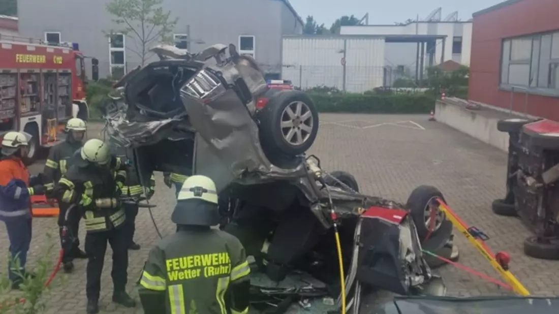 FW-EN: Wetter - Erfolgreicher Abschluss des neuen Grundlehrgangs bei der Feuerwehr - Bild: presseportal.de