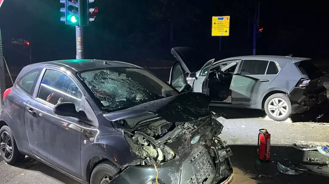 FW-EN: 4 Einsätze für die Feuerwehr Herdecke am Wochenende - Verkehrsunfall und Pressesprecher überörtlich - Bild: presseportal.de