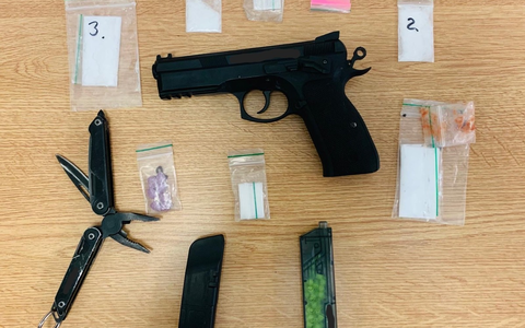 BPOL NRW: Bundespolizei findet Betäubungsmittel, Pistole und Messer bei einem 26-Jährigen - Foto: presseportal.de