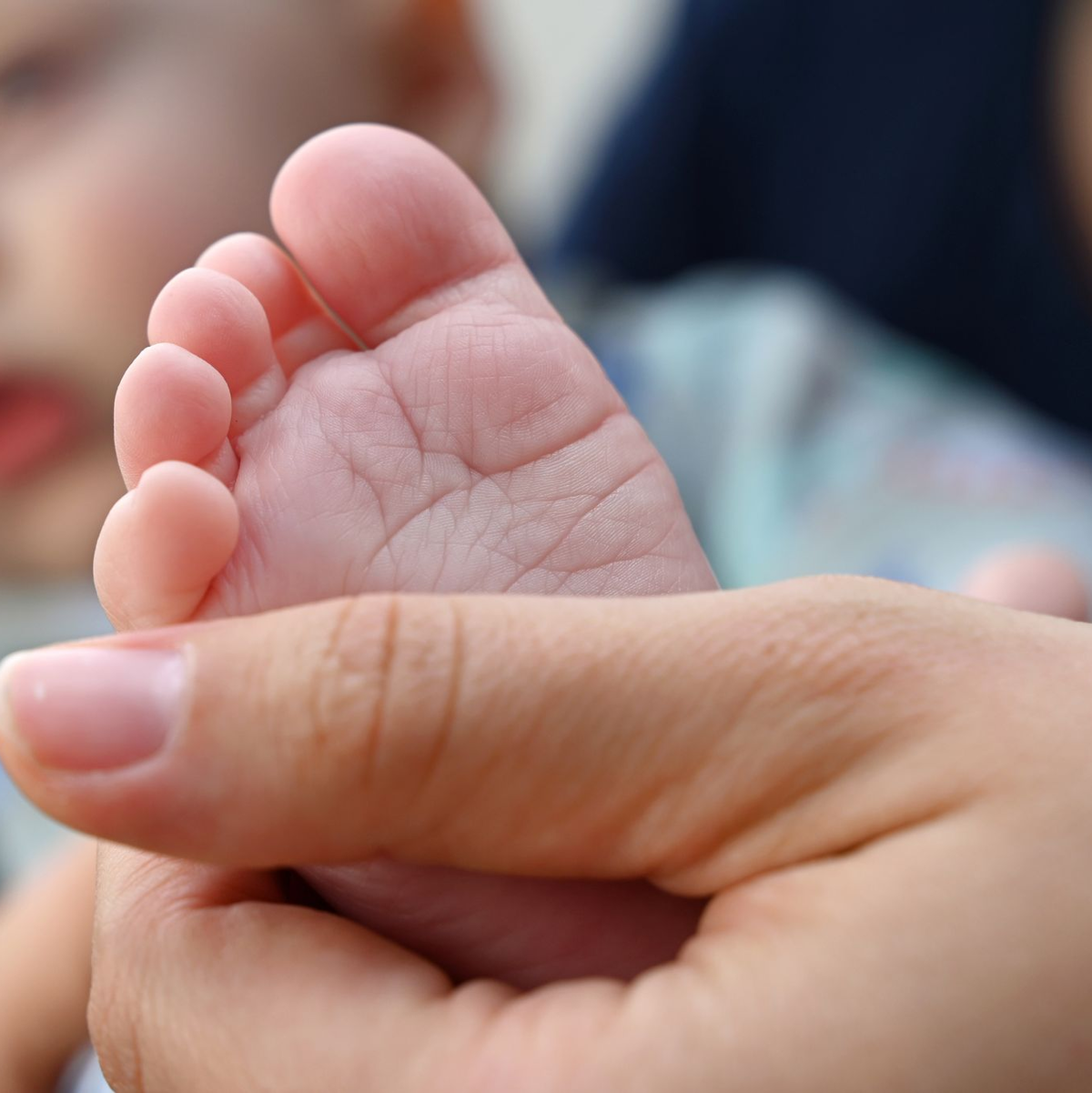 Die Lebenserwartung hängt stark davon ab, in welchem Land ein Kind geboren wird. (Symbolbild) - Foto: Elisa Schu/dpa