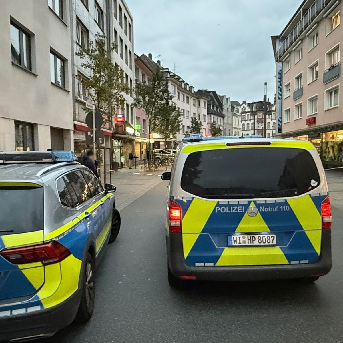 Die Polizei war mit einem Großaufgebot vor Ort.  - Foto: Mike Seeboth/dpa