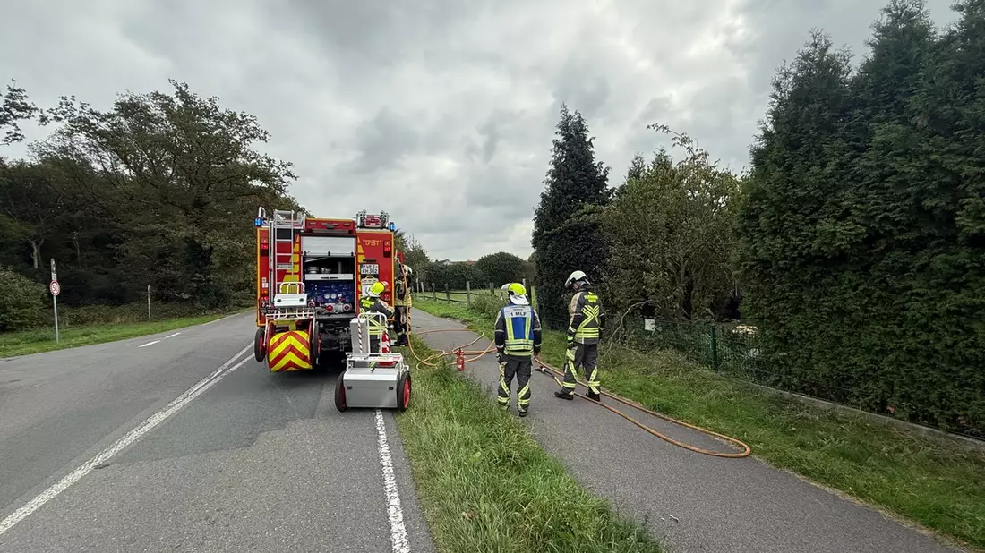 FW Hünxe: Brand einer Gartenlaube - Anwohner verhindern Schlimmeres - Bild: presseportal.de