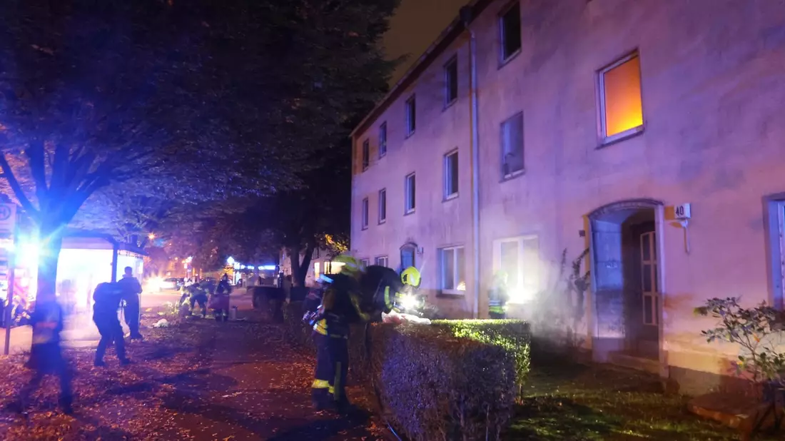 FW-EN: Jahresabschlussübung des Löschzugs Linderhausen: Realistische Einsatzsimulation für Routine im Ernstfall - Bild: presseportal.de