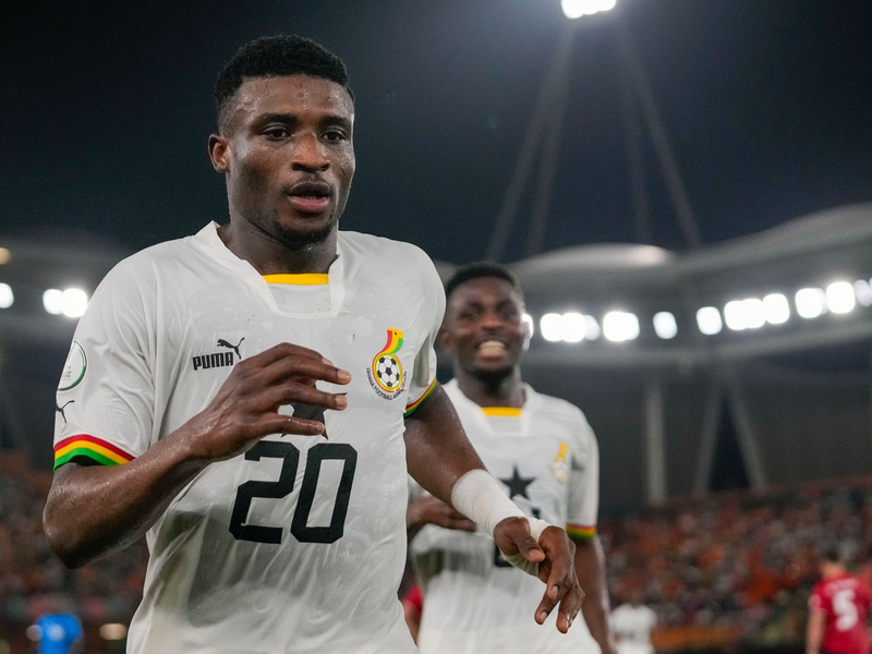 Tottenham-Star Mohammed Kudus hat mit Ghana den Sprung zur WM geschafft. (Archivbild) - Foto: Themba Hadebe/AP/dpa