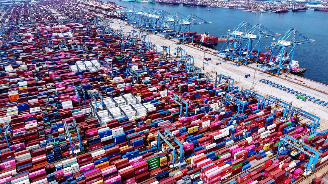 Die USA haben nach Angaben des Weißen Hauses seit Januar gut 235 Milliarden US-Dollar an Zöllen eingenommen. (Symbolbild) - Bild: Uncredited/CHINATOPIX via AP/dpa