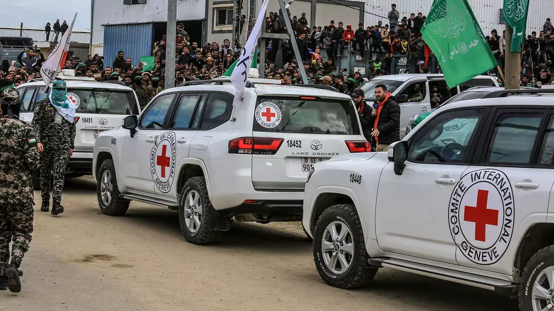 Im Gazastreifen hat die Übergabe der Hamas-Geiseln an das Rote Kreuz begonnen. (Archivbild) - Bild: Abed Rahim Khatib/dpa