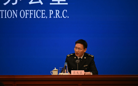 Zoll-Sprecher Lü Daliang hob den Asean-Raum als wichtigsten Handelspartner hervor. (Archivbild)  - Foto: Johannes Neudecker/dpa