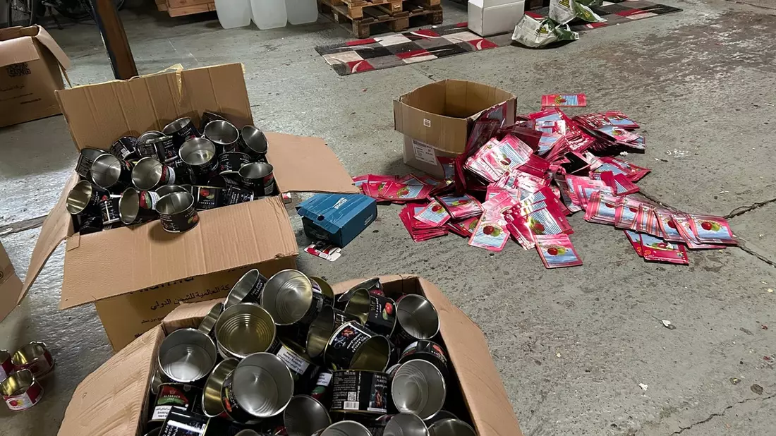ZOLL-E: Staatsanwaltschaft Münster und Zollfahndung Essen-Drei auf einen Schlag- illegale Shisha-Tabak- und Zigaretten-Produktion ausgehoben- über drei Kilogramm Captagon sichergestellt- eine Person in Haft - Bild: presseportal.de