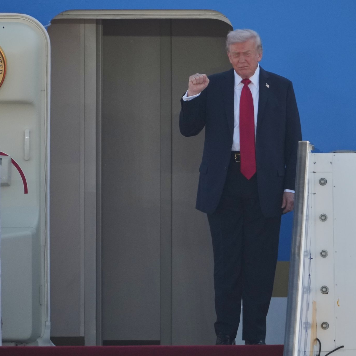 US-Präsident Donald Trump bei der Ankunft in Israel. - Foto: Ariel Schalit/AP/dpa