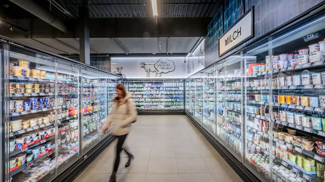 Klimaschutz mit System: EDEKA-Verbund startet wegweisende Kooperation mit Molkereien und Landwirtschaft - Bild: presseportal.de
