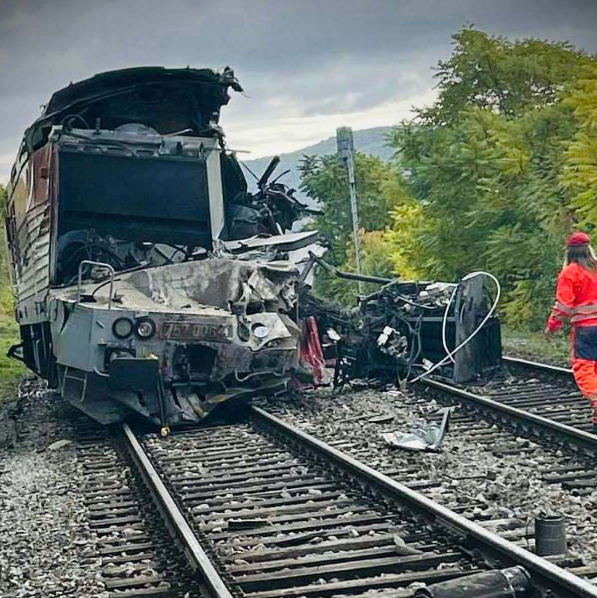 Die Unfallstelle nach dem Zusammenstoß zweier Schnellzüge. - Foto: Kr Pz V Košiciach/TASR/dpa