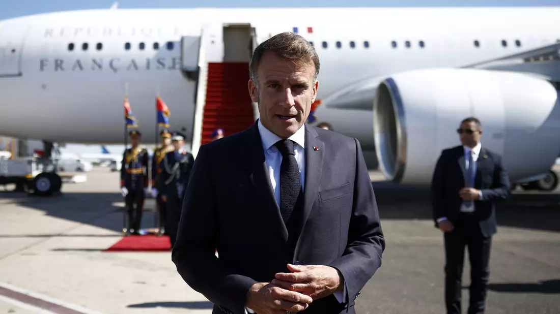Macron ruft die Parteien auf, auf Stabilität hinzuarbeiten. - Bild: Yoan Valat/Pool EPA/AP/dpa