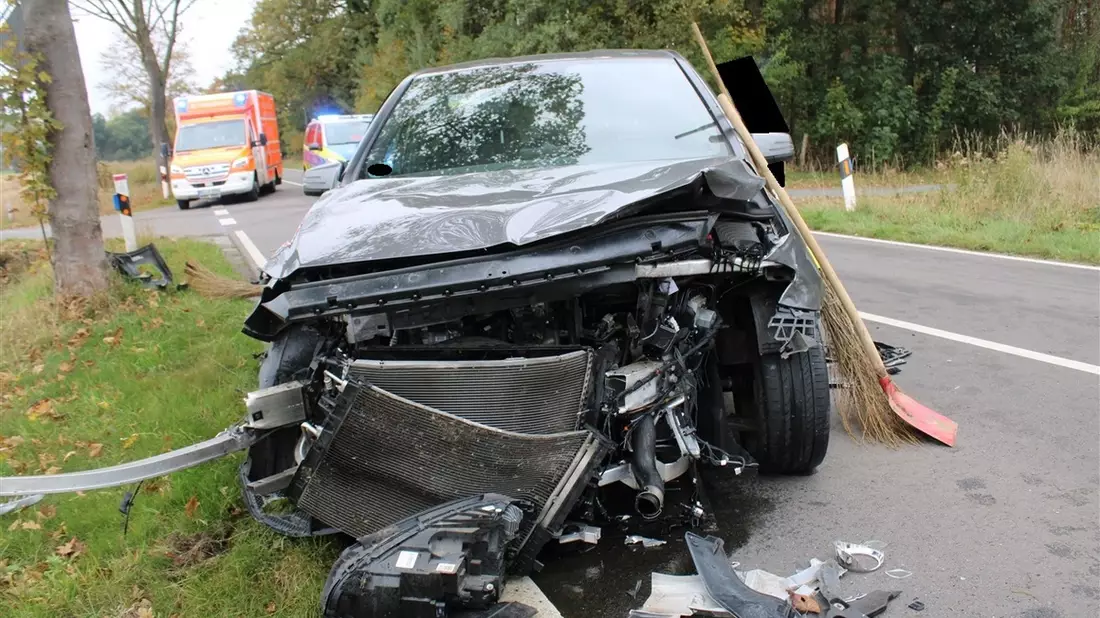 POL-MI: Verkehrsunfall außerhalb geschlossener Ortschaften - zwei Fahrzeuge stark beschädigt - Bild: presseportal.de