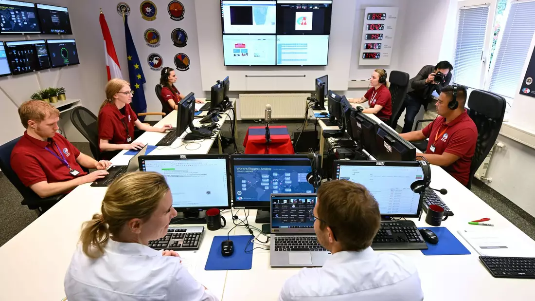 Weltweit simulieren zwei Wochen lang 17 Teams einige Bedingungen einer Mars- und Mondmission. Das Projekt wird in Wien vom Österreichischen Weltraum Forum koordiniert.  - Bild: Helmut Fohringer/APA/dpa