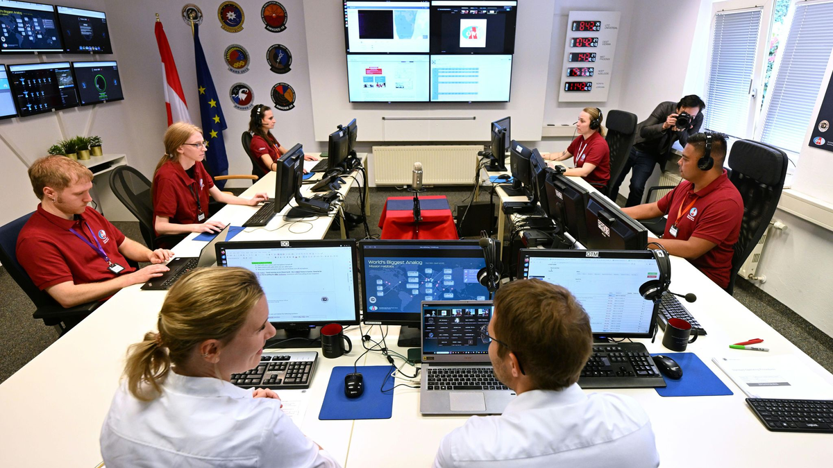 Weltweit simulieren zwei Wochen lang 17 Teams einige Bedingungen einer Mars- und Mondmission. Das Projekt wird in Wien vom Österreichischen Weltraum Forum koordiniert.  - Foto: Helmut Fohringer/APA/dpa
