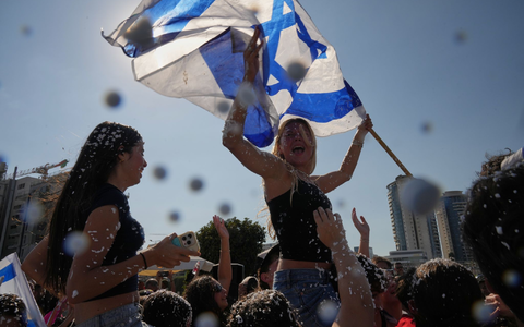 Großer Jubel in Israel. - Foto: Francisco Seco/AP/dpa
