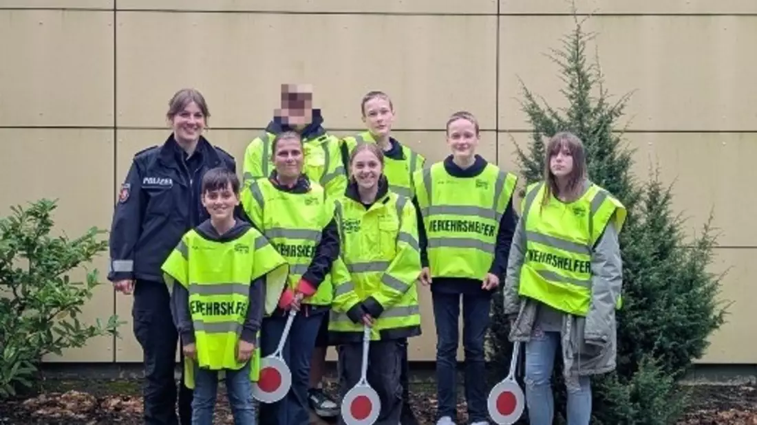 POL-HK: Neuenkirchen: Verkehrsunfall verursacht und geflohen; Schneverdingen: In Lagerhalle eingebrochen; Walsrode: Einbruch in Schule; Neuenkirchen: Neue Verkehrshelfer im Einsatz (Foto) - Bild: presseportal.de