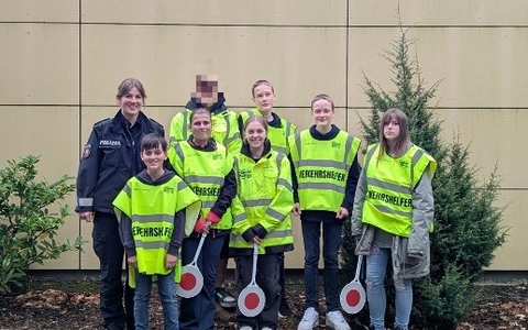POL-HK: Neuenkirchen: Verkehrsunfall verursacht und geflohen; Schneverdingen: In Lagerhalle eingebrochen; Walsrode: Einbruch in Schule; Neuenkirchen: Neue Verkehrshelfer im Einsatz (Foto) - Foto: presseportal.de