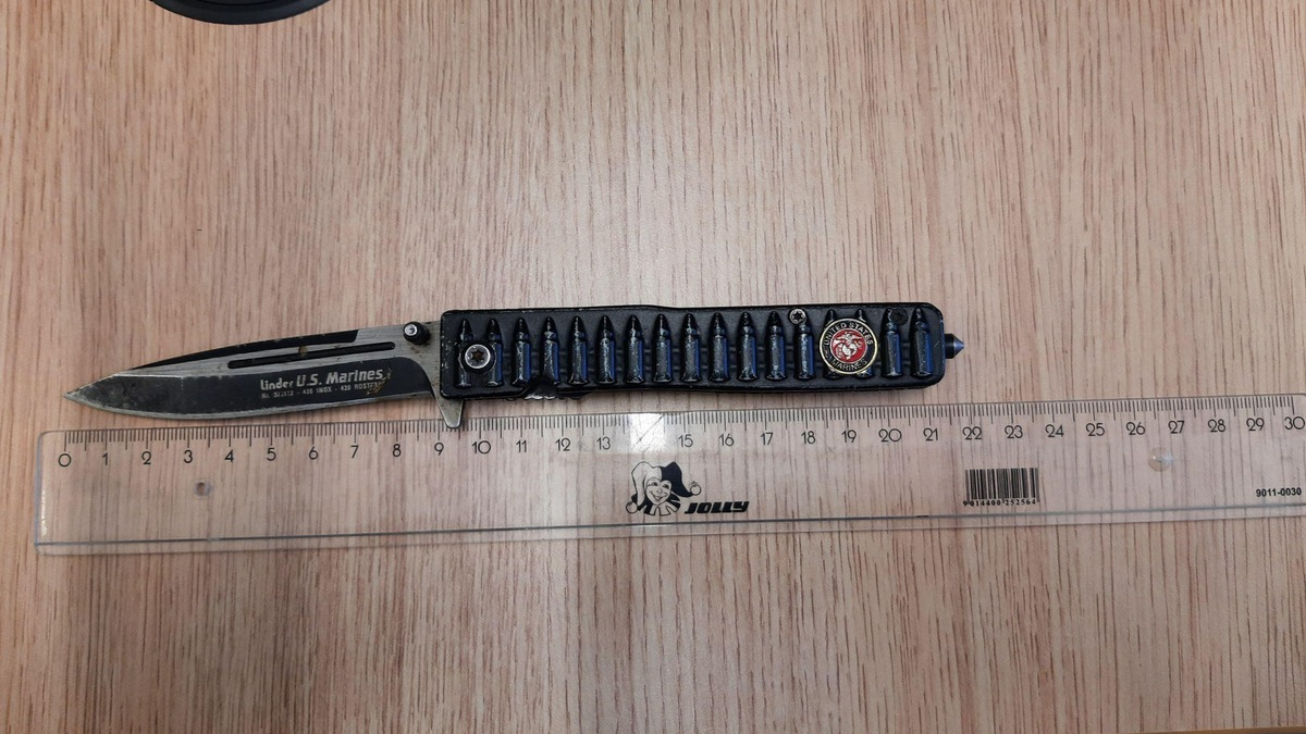 BPOL NRW: Bundespolizei vollstreckt zwei Haftbefehle und beschlagnahmt mehrere Waffen - Foto: presseportal.de